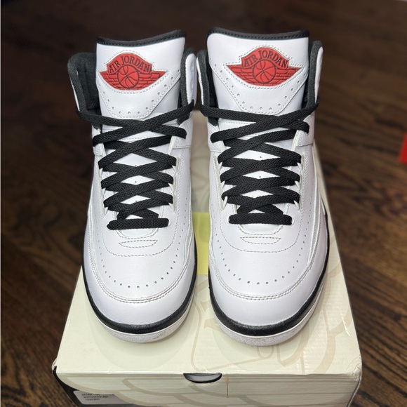 Jordan 2 OG Chicago Size 8 Men’s White and Black High-Top Sneakers - Picture 7 of 8